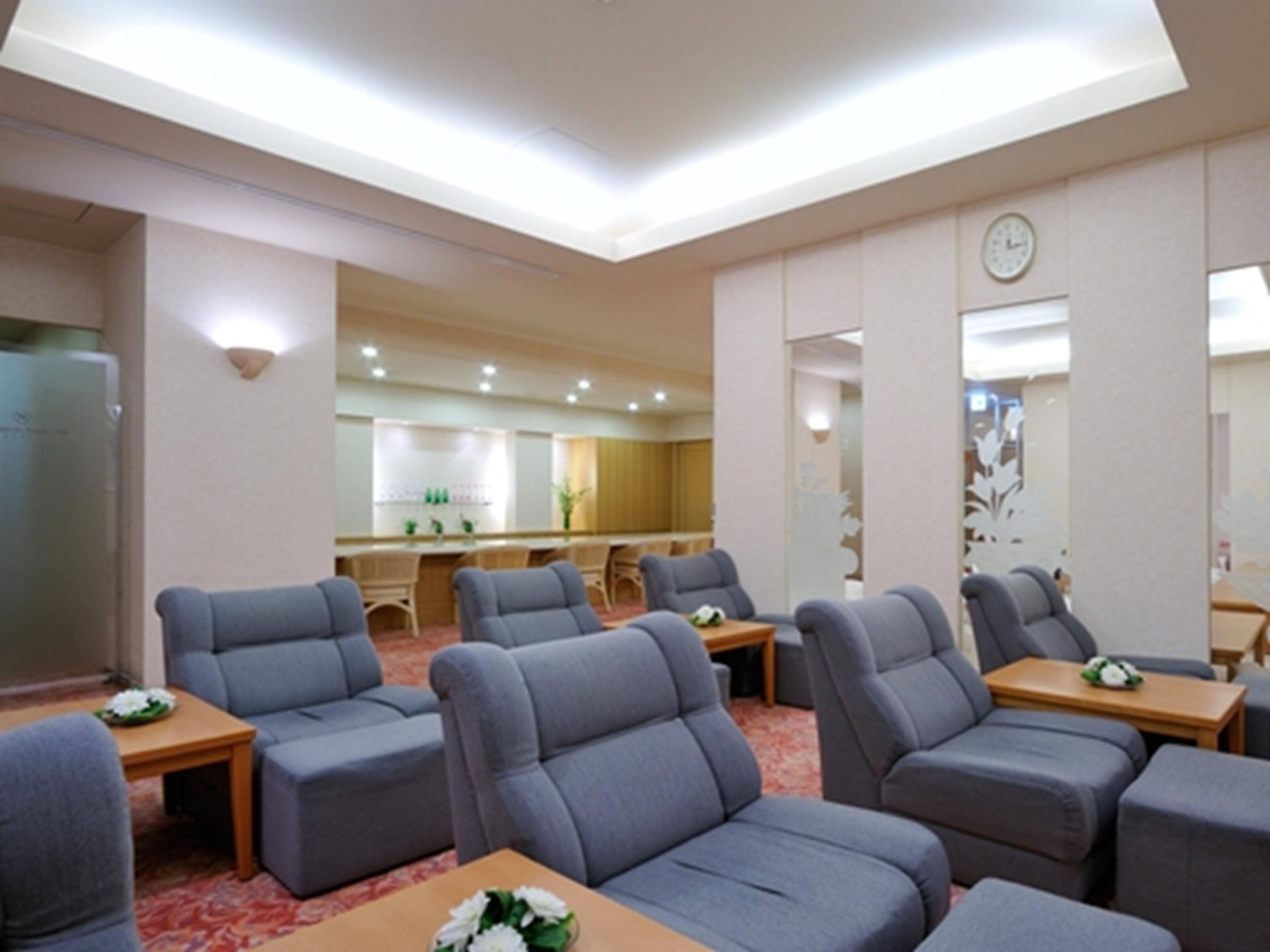 Hotel Emisia Sapporo Luaran gambar The lounge at the airport