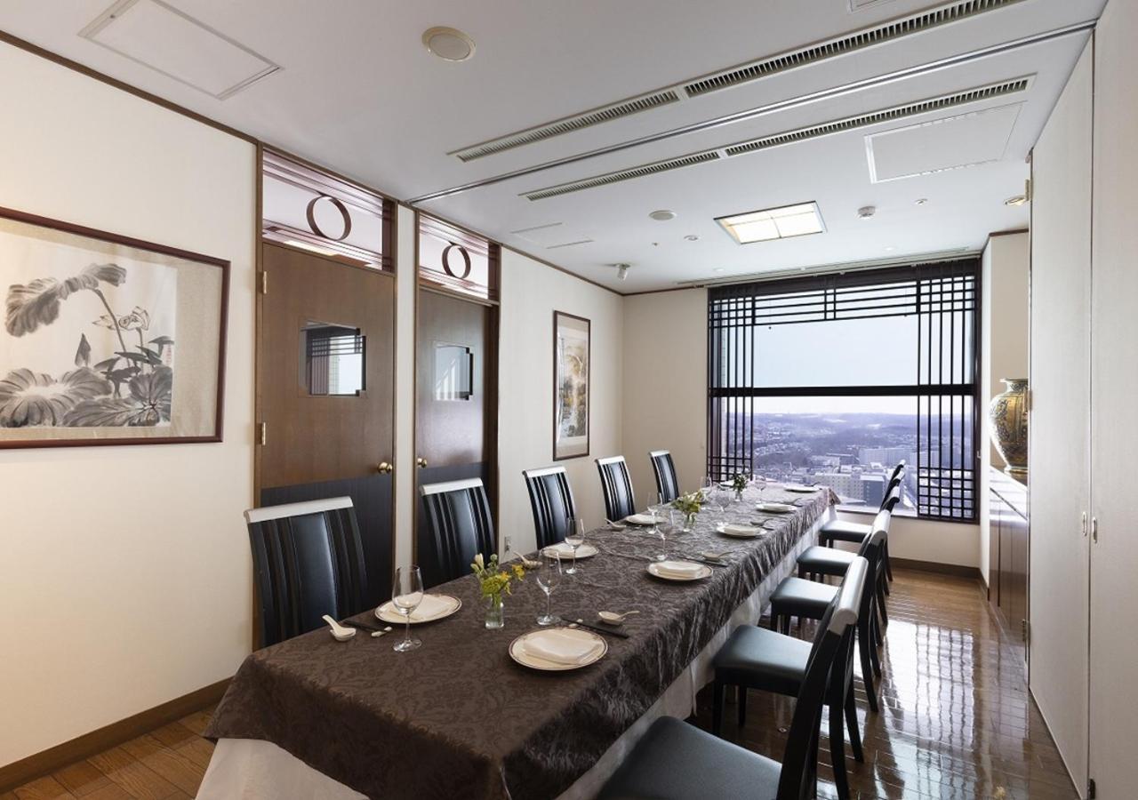 Hotel Emisia Sapporo Luaran gambar A private dining room at the hotel